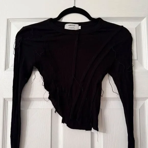 Sami Miro Vintage ASYMMETRIC LONG SLEEVE TEE IN BLACK RIB - Picture 2 of 7